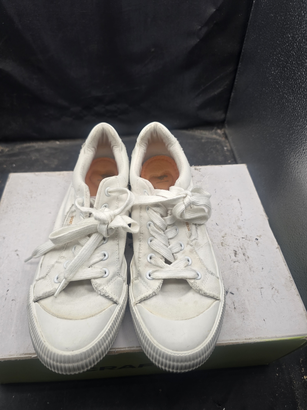 Rocket Dog White Low-Top Canvas Sneakers